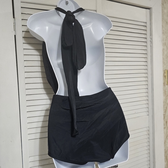 NWT Small Black Halter Plunge Swimsuit Sz 6 One Piece - Picture 5 of 12